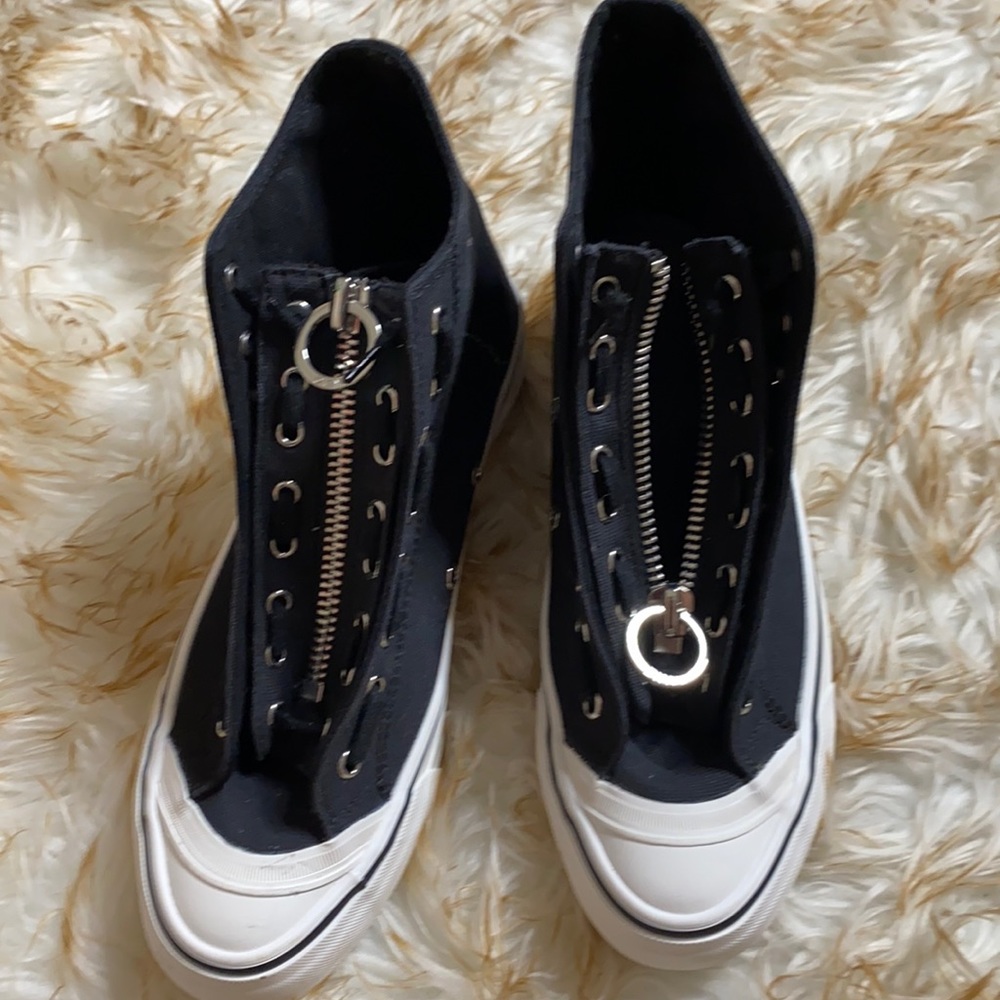 Brand:DKNY color:Black Size:9.5